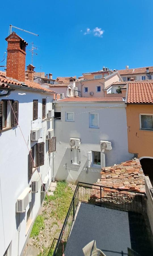 Santoria Casa Hotel Копер Екстериор снимка